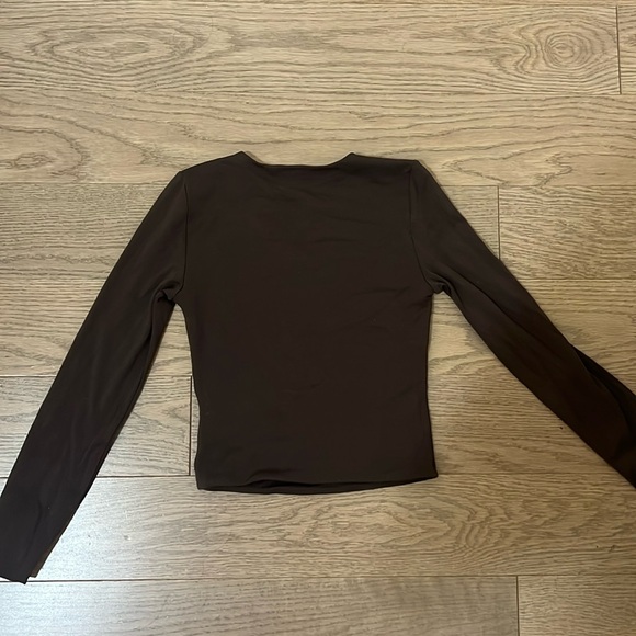 Aritzia/Babaton dark brown crewneck long sleeve top - Picture 3 of 4